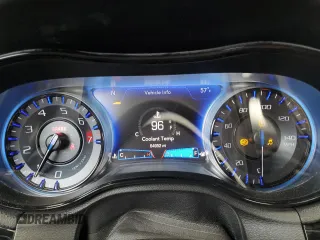 2022 Chrysler 300 S z VIN 2C3CCABG7NH179357, wystawiony jako Copart lot #86889524 z przebiegiem 64 952 mil mil oraz Szkoda całkowita • Salvage title. Historia ofert i sprzedaży dostępna na DreamBid. Obrazek 9.