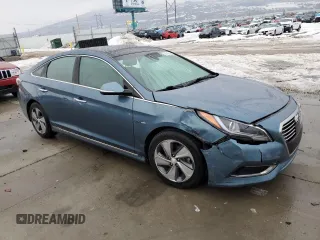 2016 Hyundai Sonata Hybrid Limited with VIN KMHE34L14GA033575, listed as a Copart auction lot 39844204 with 133,641 mi miles. Bid and sale history available at carsss.com. Image 4.