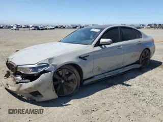 2020 BMW M5 z VIN WBSJF0C09LCE53241, wystawiony jako Copart lot #52607075 z przebiegiem Nie podano mil oraz Szkoda całkowita • Salvage title. Historia ofert i sprzedaży dostępna na DreamBid. Obrazek 1.