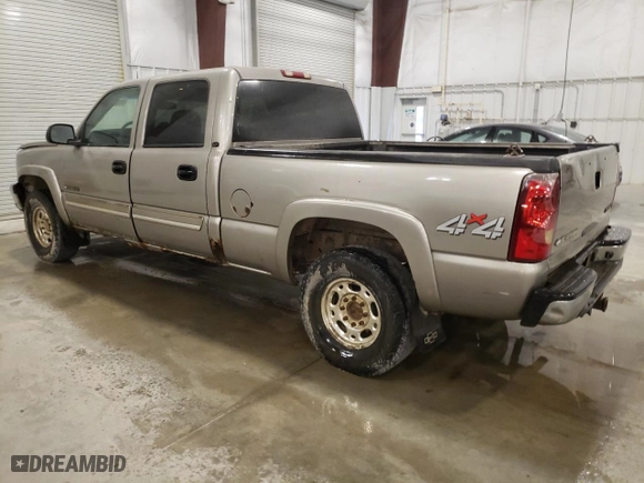 2003 Chevrolet Silverado 1500HD LT with VIN 1GCGK13U93F134049, listed as a Copart auction lot 77205124 with 260,001 mi miles and Salvage Title. Bid and sale history available at carsss.com. Image 2.