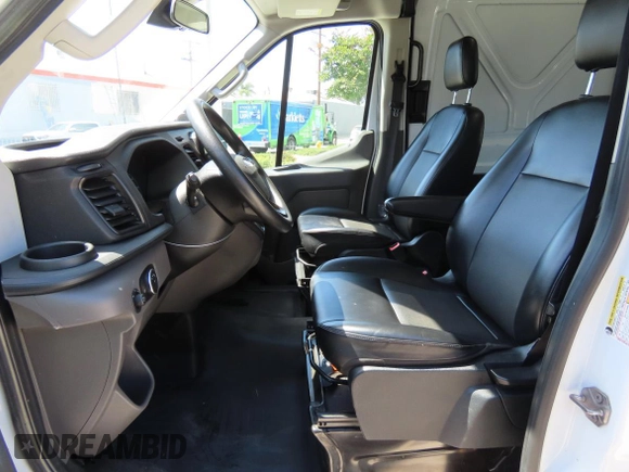 2020 Ford Transit Cargo с VIN 1FTBR1X8XLKB60749, выставлен на аукционе Copart как лот 61684405 с пробегом 77 415 миль миль и Списание • Salvage title. История ставок и продаж доступна на DreamBid. Изображение 9.