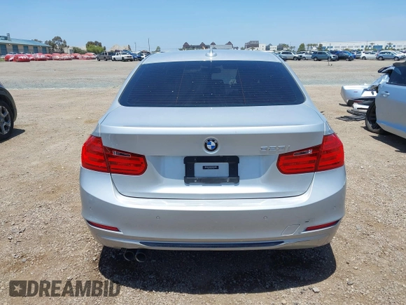 2014 BMW 3 Series 328i z VIN WBA3C1C54EK113086, wystawiony jako IAAI lot #42339836 z przebiegiem 68 259 mil mil oraz . Historia ofert i sprzedaży dostępna na DreamBid. Obrazek 17.