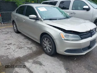 2013 Volkswagen Jetta SE z VIN 3VWDX7AJ2DM255858, wystawiony jako IAAI lot #42306203 z przebiegiem 221 309 mil mil oraz . Historia ofert i sprzedaży dostępna na DreamBid. Obrazek 1.