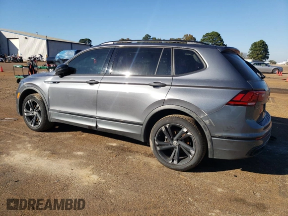 2024 Volkswagen Tiguan SE R-Line Black z VIN 3VVCB7AX2RM075323, wystawiony jako Copart lot #81290414 z przebiegiem 15 867 mil mil oraz Szkoda całkowita • Salvage title. Historia ofert i sprzedaży dostępna na DreamBid. Obrazek 2.