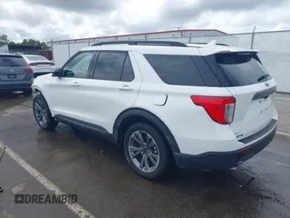 2022 Ford Explorer XLT z VIN 1FMSK7DHXNGB35329, wystawiony jako IAAI lot #42221442 z przebiegiem 56 655 mil mil oraz . Historia ofert i sprzedaży dostępna na DreamBid. Obrazek 3.