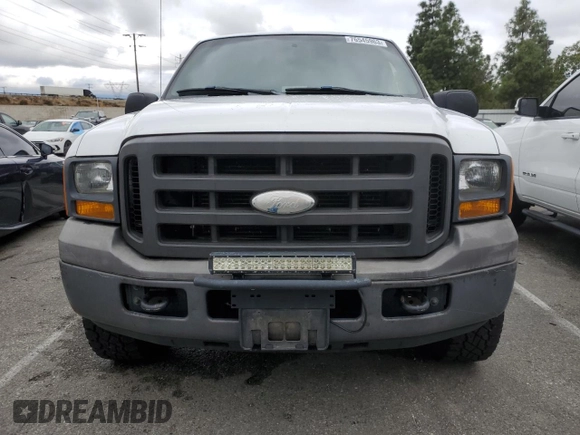 2005 Ford F-250 XL z VIN 1FTSX21525EA93155, wystawiony jako Copart lot #76545963 z przebiegiem 113 656 mil mil oraz Szkoda całkowita • Salvage title. Historia ofert i sprzedaży dostępna na DreamBid. Obrazek 5.