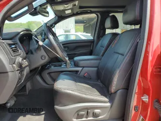 2020 Nissan Titan SL z VIN 1N6AA1ED8LN509339, wystawiony jako Copart lot #54925325 z przebiegiem 88 310 mil mil oraz Szkody całkowita. Historia ofert i sprzedaży dostępna na DreamBid. Obrazek 7.