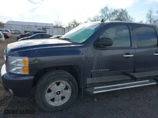 2010 Chevrolet Silverado 1500 LT with VIN 3GCRKSE32AG129922, listed as a IAAI auction lot 40910846 with 122,255 mi miles. Bid and sale history available at carsss.com. Image 18.