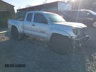 2006 Toyota Tacoma with VIN 5TEUU42N76Z213509, listed as a IAAI auction lot 41520977 with 186,804 mi miles. Bid and sale history available at carsss.com. Image 1.