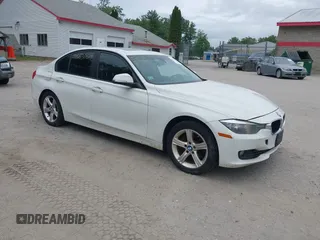 2015 BMW 3 Series 328i xDrive z VIN WBA3B5C54FF960971, wystawiony jako IAAI lot #42530679 z przebiegiem 255 254 mil mil oraz . Historia ofert i sprzedaży dostępna na DreamBid. Obrazek 1.