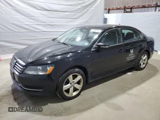 2012 Volkswagen Passat SE z VIN 1VWBP7A32CC075739, wystawiony jako Copart lot #51462155 z przebiegiem 246 675 mil mil oraz Czysty tytuł • Clean title. Historia ofert i sprzedaży dostępna na DreamBid. Obrazek 1.