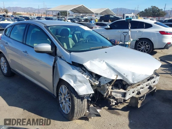 2012 Ford Focus SE z VIN 1FAHP3K27CL416859, wystawiony jako IAAI lot #41418565 z przebiegiem 114 525 mil mil oraz . Historia ofert i sprzedaży dostępna na DreamBid. Obrazek 1.