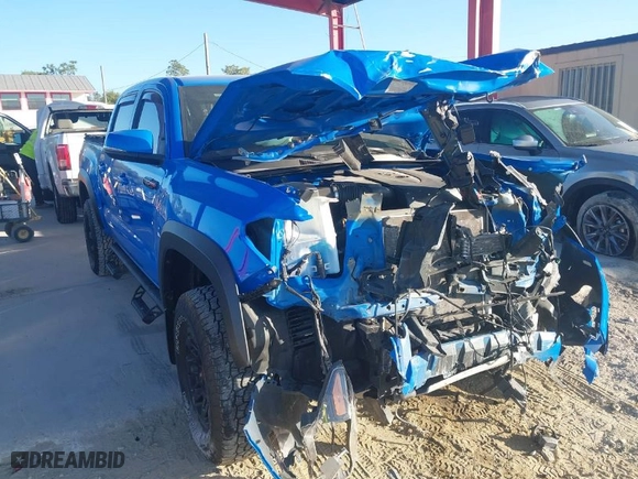 2019 Toyota Tacoma 4WD SR with VIN 5TFCZ5AN9KX197898, listed as a IAAI auction lot 41304019 with 111,995 mi miles. Bid and sale history available at carsss.com. Image 1.