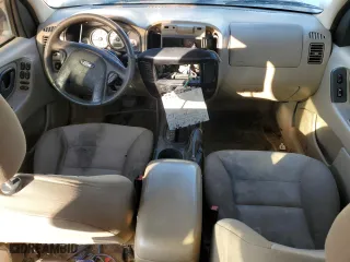 2007 Ford Escape XLS with VIN 1FMYU02Z07KB37338, listed as a Copart auction lot 83902704 with 326,105 mi miles and Salvage Title. Bid and sale history available at carsss.com. Image 8.