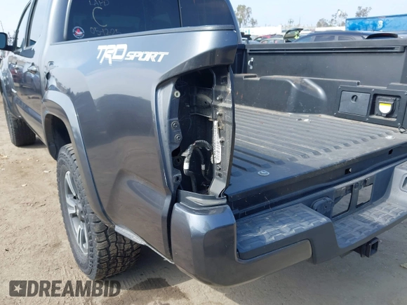 2017 Toyota Tacoma SR5 z VIN 3TMAZ5CN2HM047103, wystawiony jako IAAI lot #42344844 z przebiegiem 88 090 mil mil oraz . Historia ofert i sprzedaży dostępna na DreamBid. Obrazek 17.
