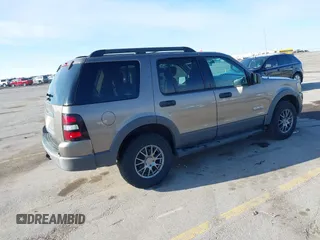 2006 Ford Explorer XLT with VIN 1FMEU73E66UB73562, listed as a IAAI auction lot 41923362 with 157,899 mi miles. Bid and sale history available at carsss.com. Image 4.