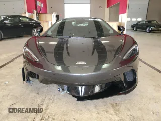 2023 McLaren GT z VIN SBM22GCAXPW002692, wystawiony jako Copart lot #41496504 z przebiegiem Nie podano mil oraz . Historia ofert i sprzedaży dostępna na DreamBid. Obrazek 5.