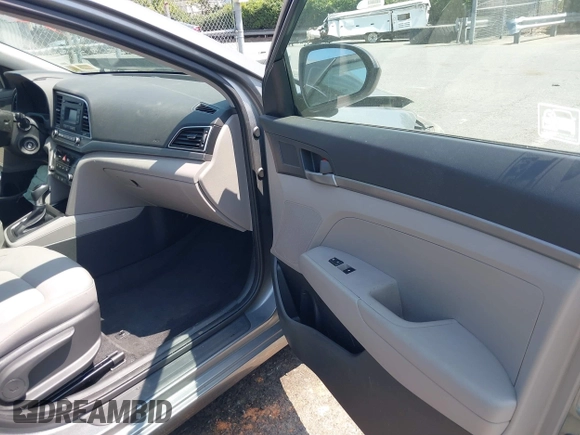 2018 Hyundai Elantra SE z VIN KMHD74LF5JU578847, wystawiony jako IAAI lot #41264708 z przebiegiem Nie podano mil oraz . Historia ofert i sprzedaży dostępna na DreamBid. Obrazek 5.