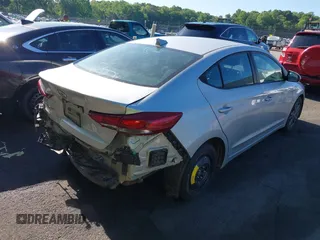 2017 Hyundai Elantra SE z VIN 5NPD84LFXHH209973, wystawiony jako IAAI lot #42124541 z przebiegiem 103 676 mil mil oraz . Historia ofert i sprzedaży dostępna na DreamBid. Obrazek 4.