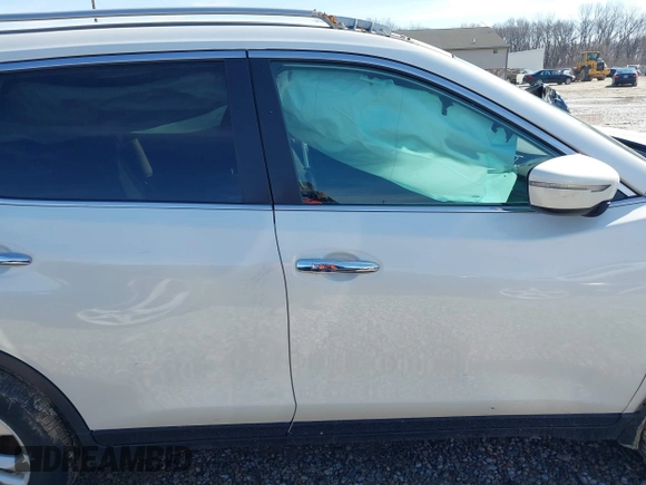 2014 Nissan Rogue SV with VIN 5N1AT2MV2EC767234, listed as a IAAI auction lot 41643753 with 182,355 mi miles. Bid and sale history available at carsss.com. Image 13.