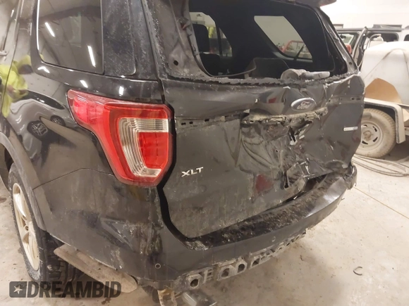 2017 Ford Explorer XLT с VIN 1FM5K8DH4HGA85700, выставлен на аукционе IAAI как лот 41402740 с пробегом 115 784 миль миль и . История ставок и продаж доступна на DreamBid. Изображение 6.
