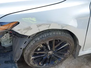 2023 Toyota Camry SE z VIN 4T1G11AK2PU128367, wystawiony jako IAAI lot #41699516 z przebiegiem 27 270 mil mil oraz . Historia ofert i sprzedaży dostępna na DreamBid. Obrazek 6.