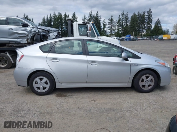 2011 Toyota Prius I z VIN JTDKN3DU1B1442386, wystawiony jako IAAI lot #42024874 z przebiegiem 194 210 mil mil oraz . Historia ofert i sprzedaży dostępna na DreamBid. Obrazek 13.