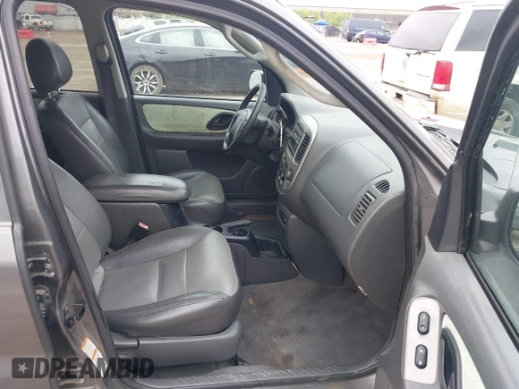 2004 Ford Escape XLT z VIN 1FMCU931X4DA18154, wystawiony jako IAAI lot #42364169 z przebiegiem 173 391 mil mil oraz . Historia ofert i sprzedaży dostępna na DreamBid. Obrazek 5.