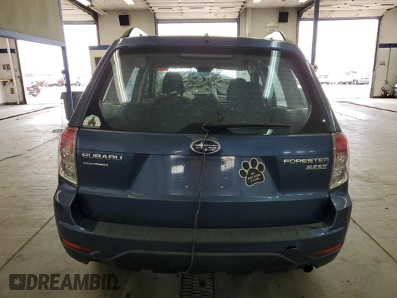 2011 Subaru Forester X z VIN JF2SHABC0BH717387, wystawiony jako Copart lot #56250145 z przebiegiem Nie podano mil oraz Szkoda całkowita • Salvage title. Historia ofert i sprzedaży dostępna na DreamBid. Obrazek 6.