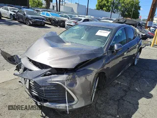 2023 Toyota Camry LE z VIN 4T1R11AKXPU764124, wystawiony jako Copart lot #47268875 z przebiegiem 37 406 mil mil oraz Szkoda całkowita • Salvage title. Historia ofert i sprzedaży dostępna na DreamBid. Obrazek 1.