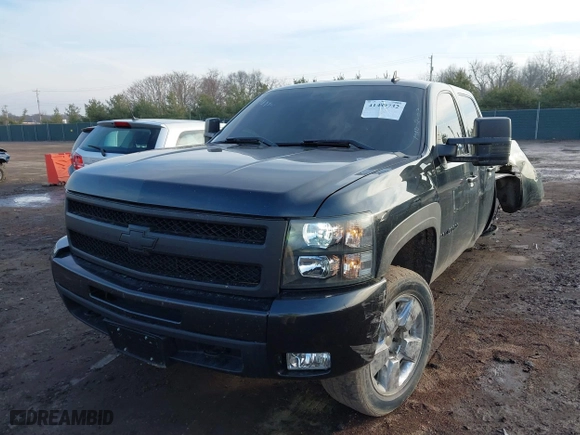 2009 Chevrolet Silverado 1500 LTZ with VIN 3GCEK33349G151522, listed as a IAAI auction lot 41489732 with 227,313 mi miles. Bid and sale history available at carsss.com. Image 2.