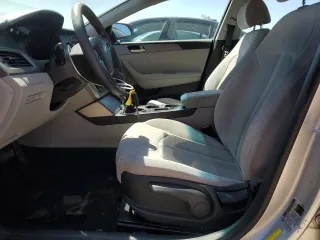 2017 Hyundai Sonata 2.4L z VIN 5NPE24AF6HH539683, wystawiony jako Copart lot #58068535 z przebiegiem 46 585 mil mil oraz Czysty tytuł • Clean title. Historia ofert i sprzedaży dostępna na DreamBid. Obrazek 7.