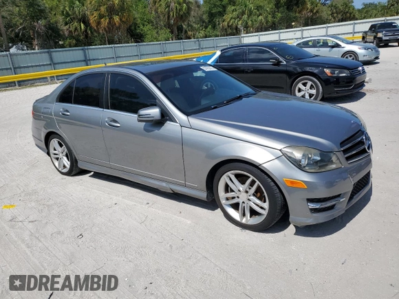 2014 Mercedes-Benz C 250 Sport z VIN WDDGF4HB1EG248594, wystawiony jako Copart lot #57993475 z przebiegiem 100 220 mil mil oraz Czysty tytuł • Clean title. Historia ofert i sprzedaży dostępna na DreamBid. Obrazek 4.