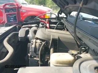 2007 Chevrolet Silverado 1500 1LT z VIN 1GCEC19C57Z507403, wystawiony jako IAAI lot #42646577 z przebiegiem 240 835 mil mil oraz . Historia ofert i sprzedaży dostępna na DreamBid. Obrazek 19.