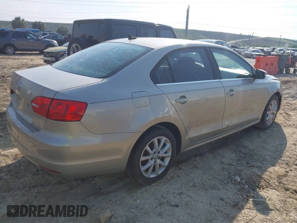 2013 Volkswagen Jetta SE с VIN 3VWDX7AJ0DM226262, выставлен на аукционе IAAI как лот 41622394 с пробегом 153 084 миль миль и . История ставок и продаж доступна на DreamBid. Изображение 4.
