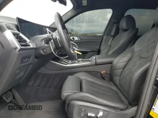 2024 BMW X5 sDrive40i z VIN 5UX13EU01R9V06527, wystawiony jako Copart lot #54611085 z przebiegiem 13 886 mil mil oraz Szkoda całkowita • Salvage title. Historia ofert i sprzedaży dostępna na DreamBid. Obrazek 7.