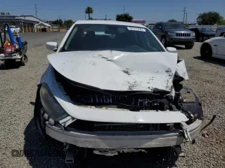 2015 Dodge Dart SXT z VIN 1C3CDFBB4FD118920, wystawiony jako Copart lot #57517425 z przebiegiem 86 187 mil mil oraz Szkoda całkowita • Salvage title. Historia ofert i sprzedaży dostępna na DreamBid. Obrazek 5.