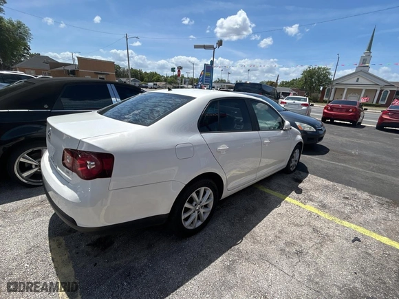 2010 Volkswagen Jetta Sedan Limited with VIN 3VWAX7AJ6AM146818, listed as a Copart auction lot 51991495 with 131,089 mi miles and Clean Title. Bid and sale history available at carsss.com. Image 4.