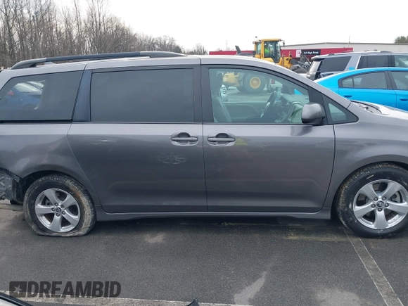 2018 Toyota Sienna LE Auto Access Seat with VIN 5TDKZ3DC1JS953593, listed as a IAAI auction lot 41478930 with 171,792 mi miles. Bid and sale history available at carsss.com. Image 12.