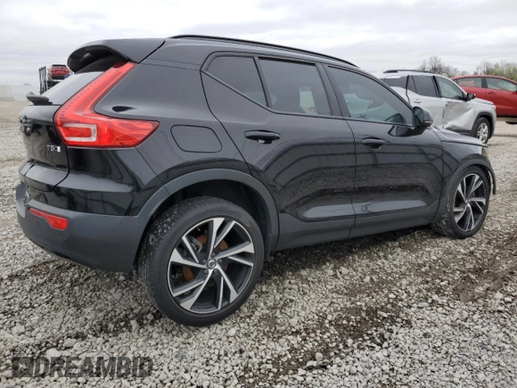 2021 Volvo XC40 R-Design with VIN YV4162UM0M2424488, listed as a Copart auction lot 51258465 with 39,270 mi miles and Salvage Title. Bid and sale history available at carsss.com. Image 3.