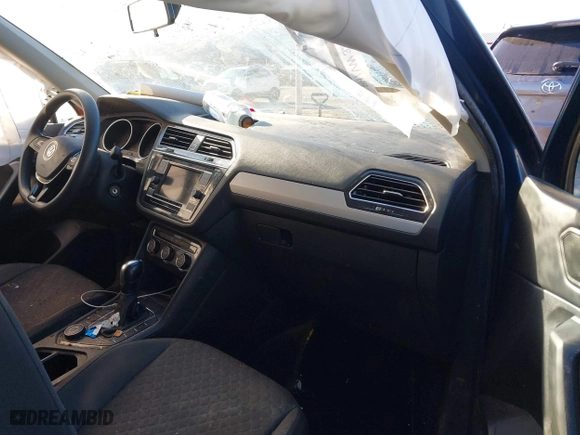 2019 Volkswagen Tiguan S with VIN 3VV0B7AX6KM067699, listed as a IAAI auction lot 41634351 with 181,093 mi miles. Bid and sale history available at carsss.com. Image 5.