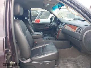 2008 Chevrolet Silverado 1500 LT w/1LT with VIN 2GCEK13J281331057, listed as a IAAI auction lot 41949729 with 276,931 mi miles. Bid and sale history available at carsss.com. Image 5.