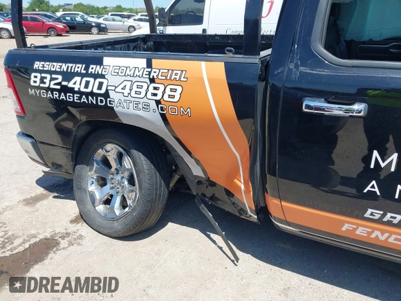 2022 Ram 1500 Big Horn z VIN 1C6RREBT9NN464360, wystawiony jako IAAI lot #42172422 z przebiegiem 29 450 mil mil oraz . Historia ofert i sprzedaży dostępna na DreamBid. Obrazek 11.