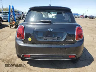 2024 MINI Hardtop Cooper SE z VIN WMW13DJ08R2V51857, wystawiony jako Copart lot #54558725 z przebiegiem 10 296 mil mil oraz Czysty tytuł • Clean title. Historia ofert i sprzedaży dostępna na DreamBid. Obrazek 6.