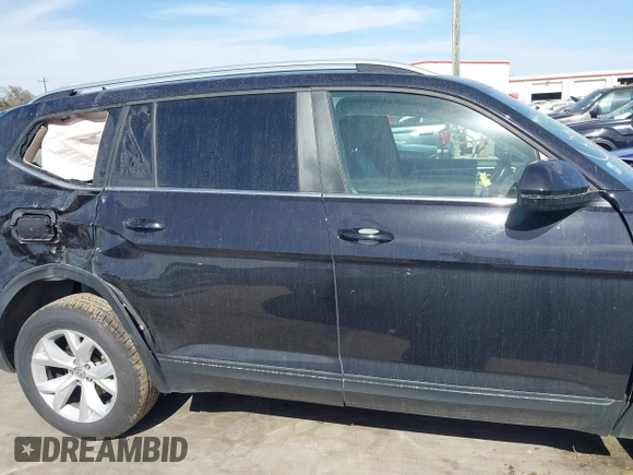 2018 Volkswagen Atlas SE with VIN 1V2DR2CA1JC546005, listed as a IAAI auction lot 41724133 with 116,633 mi miles and . Bid and sale history available at DreamBid. Image 13.