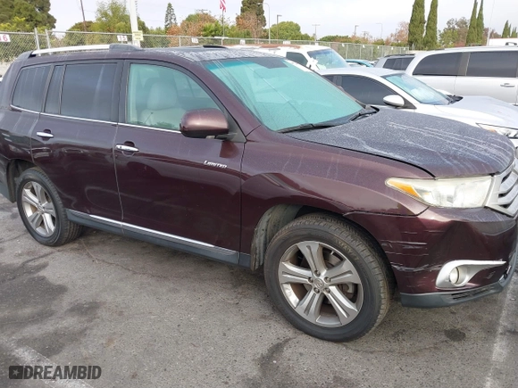 2011 Toyota Highlander Limited with VIN 5TDYK3EH2BS024104, listed as a IAAI auction lot 40974692 with 438,182 mi miles. Bid and sale history available at carsss.com. Image 1.