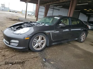 2013 Porsche Panamera with VIN WP0AA2A7XDL015781, listed as a Copart auction lot 84434804 with 0 mi miles and Salvage Title. Bid and sale history available at carsss.com. Image 1.