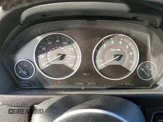 2018 BMW 3 Series 340i z VIN WBA8B3G53JNV01059, wystawiony jako Copart lot #85485684 z przebiegiem 106 084 mil mil oraz Szkoda całkowita • Salvage title. Historia ofert i sprzedaży dostępna na DreamBid. Obrazek 9.