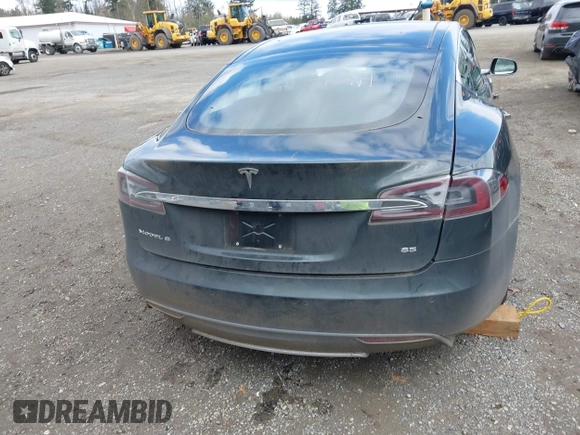 2013 Tesla Model S с VIN 5YJSA1CN1DFP27013, выставлен на аукционе IAAI как лот 42014212 с пробегом 65 858 миль миль и . История ставок и продаж доступна на DreamBid. Изображение 17.