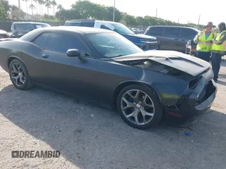 2016 Dodge Challenger SXT z VIN 2C3CDZAG5GH131081, wystawiony jako IAAI lot #41636837 z przebiegiem 57 393 mil mil oraz . Historia ofert i sprzedaży dostępna na DreamBid. Obrazek 1.